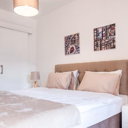 Deluxe Apt W/ Rooftop Pool In The Heart Of Kyrenia Kyrenia  Exterior photo