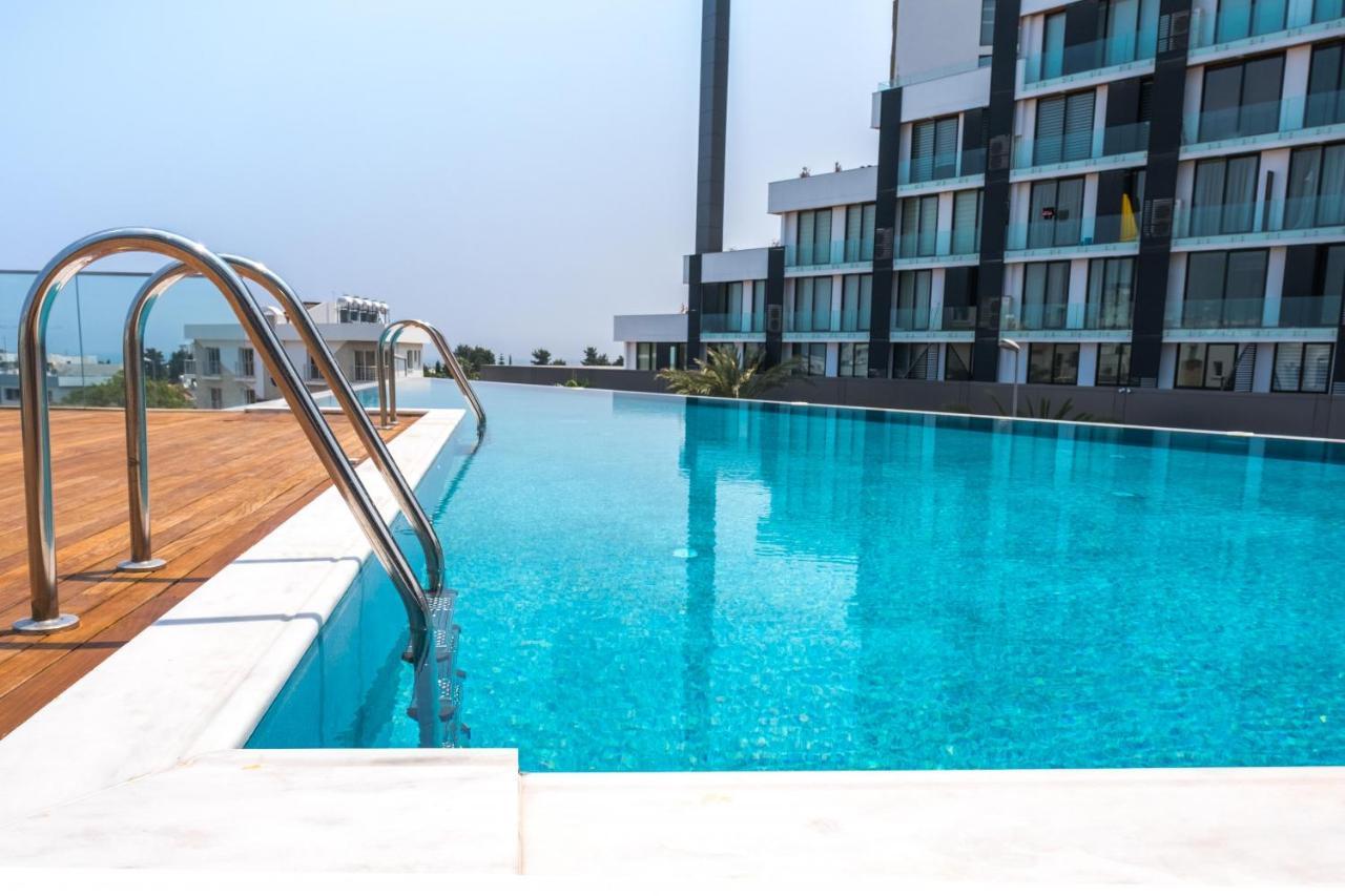 Deluxe Apt W/ Rooftop Pool In The Heart Of Kyrenia Kyrenia  Exterior photo