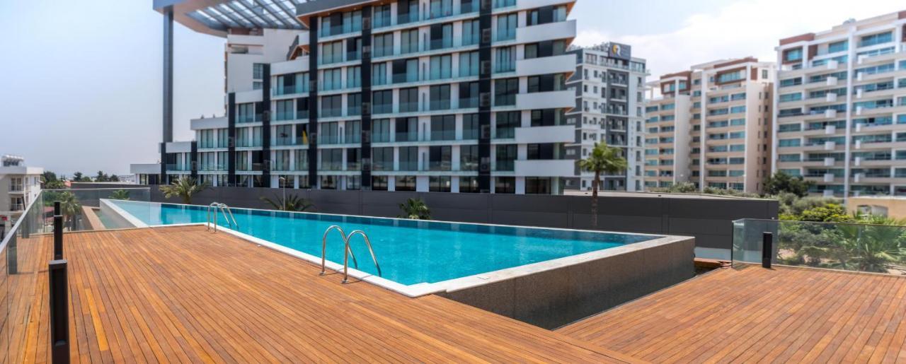 Deluxe Apt W/ Rooftop Pool In The Heart Of Kyrenia Kyrenia  Exterior photo
