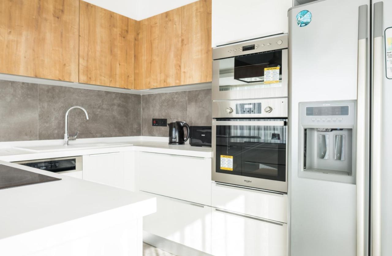 Deluxe Apt W/ Rooftop Pool In The Heart Of Kyrenia Kyrenia  Exterior photo