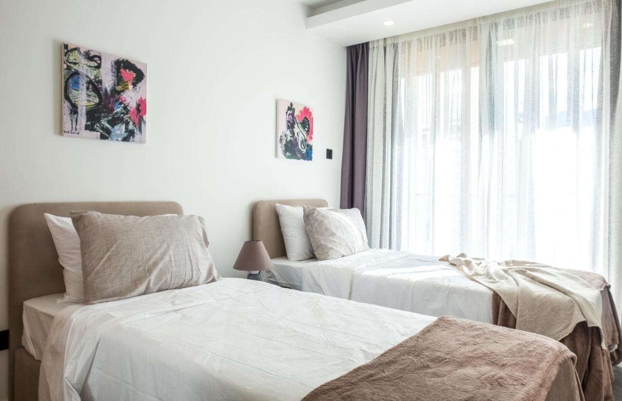 Deluxe Apt W/ Rooftop Pool In The Heart Of Kyrenia Kyrenia  Exterior photo